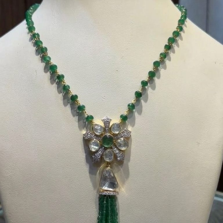 Emerald and polki necklace